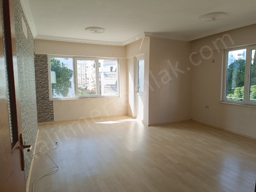 DÜDENBAŞI MAHALLESİNDE 2+1 AYRI MUTFAK WC BÜYÜK BALKON GD CEPHE
