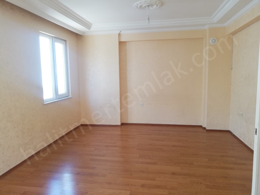 YENİGÜNDE GBK CEPHE SİTE İÇİNDE 3+1 AYRI MUTFAK ARA KAT KİRALIK