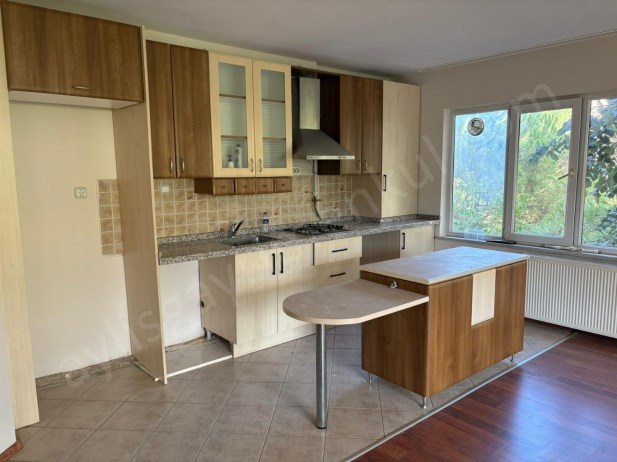 SARIYER ZEKARİYAKÖYDE SİTE İÇİNDE 2+1 KİRALIK DAİRE 