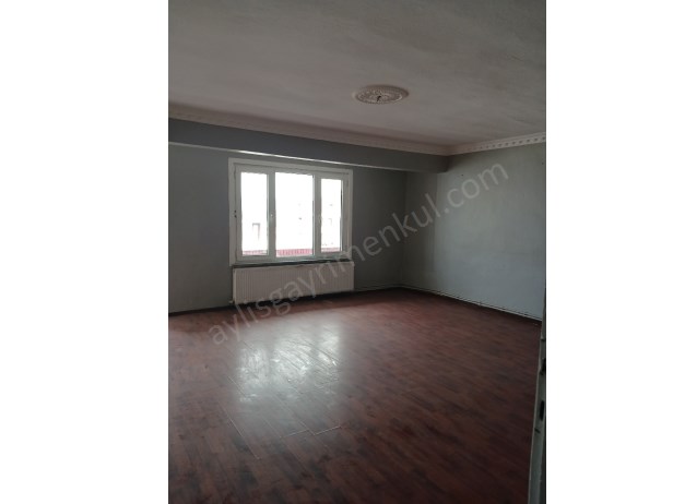 TARABYA ÜSTÜ MAHALLESİNDE GENİŞ,FERAH  1+1 KİRALIK DAİRE 