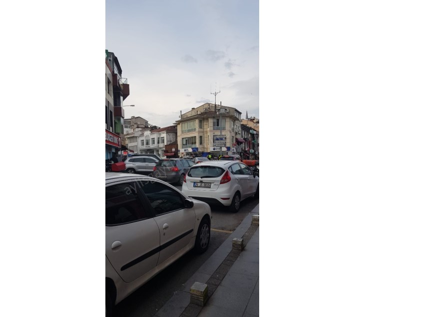 Sarıyer merkezde 5 katlı satılık bina deniz manzaralıdır..restoran kafe kılınik vs.. ticari kulanım 