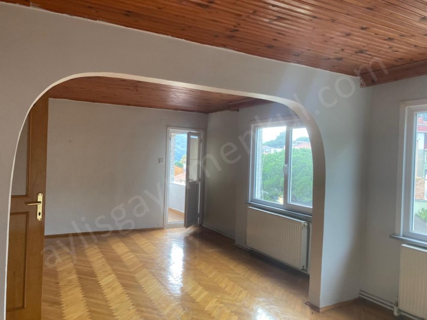 SARIYER MERKEZ ZÜMRÜTEVLER MAHALLESİNDE 2+1 KİRALIK DAİRE 