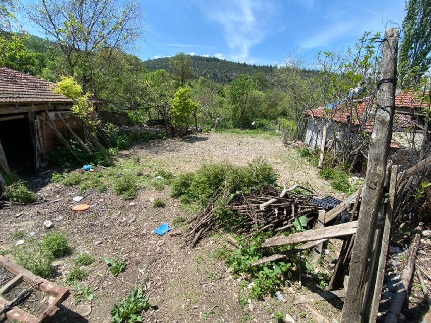 GÖLPAZARI ŞAHİNLERDE KÖYİÇİ 120 M2 İMARLI ARSA 150 000TL.