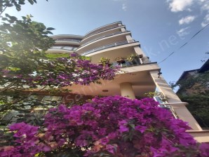 EDREMİTTE SATILIK KOMPLE BİNA