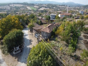 ÇKALE SARIKIZDAN LAPSEKİ BALCILAR KÖYÜNDE TAŞEV VE 360M2 ARSASI