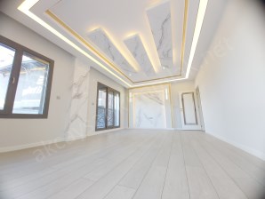 SARIKIZDAN AKÇAYDA AYRI MUTFAK ŞIK TASARIMLI SATILIK 2+1 DAİRE