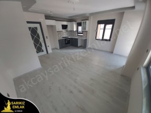AKÇAY ALTINKUM DA DOLMUŞ GÜZERGAHINDA 2+1 AÇIK MUTFAK GİRİŞKAT DAİRE 