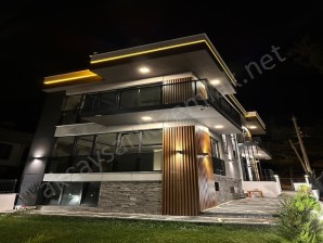 ÇANAKKALE GÜZELYALIDA PANORAMİK BOĞAZ MANZARALI 5+1 VİLLA