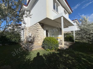 EDREMİT SARIKIZDAN BURHANİYE DE  BAHÇELİ VİLLA