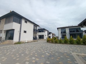 Edremit Hamidiye Havuzlu Sitede 4+1 Dubleks Satılık Villa