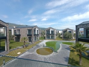 Edremit Gürede Doğa İçinde Dağ Ve Deniz Manzaralı Satılık Villa