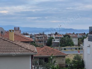 SARIKIZDAN AKÇAY DA SATILIK DENİZ MANZARALI KAT DUBLEKS 3+1