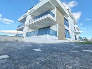 Zeytinlide Otoparklı Teraslı Bahçeli 3+1 Manzaralı Satılık Villa