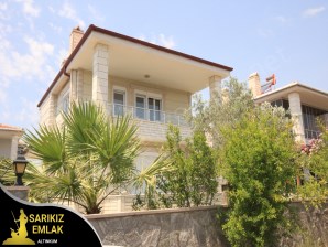 EDREMİT GÜRE DE MÜSTAKİL BAHÇELİ 3+1 DENİZE 500 M. SATILIK VİLLA 