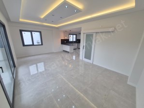 Akçay da Satılık 5+2 Tek Müstakil Ev Yazlık   Bahçeli Otoparklı