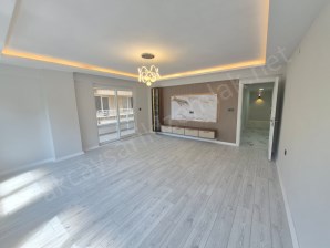 EDREMİT ALTINKUM MAHALLESİNDE KAPALI OTOPARKLI YAPILI 3+1 DAİRE