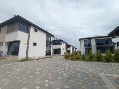 Edremit Hamidiye Havuzlu Sitede 4+1 Dubleks Satılık Villa