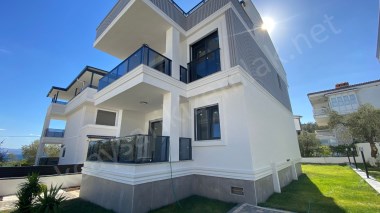 Altınoluk Avcılar Altında Satılık Deniz Manzaralı Lüks Sıfır Villa
