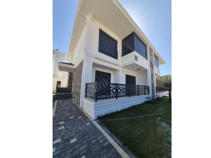 Güre Çamlıbelde Satılık 4+1 Sıfır Bahçeli Villa – 130 m²