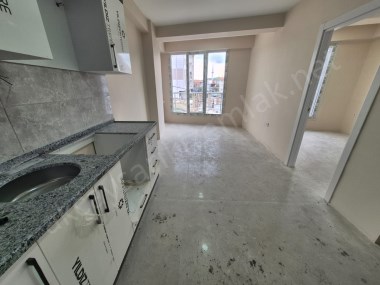 Edremit Diş Hastanesi Yakını Satılık 1+1 Ön Cephe