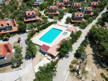 TAVAKLI İSKELESİNDE SATILIK EŞYALI VE HAVUZLU YAZLIK