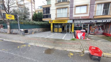 Beylikdüzü Adnan Kahvecide Satılık Cadde Üstünde Depolu Dükkan