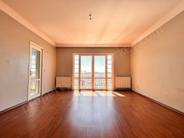 3+1 Apartment for Sale in Türkiye İstanbul Bağcılar Güneşli Mah Site Sui for Loan