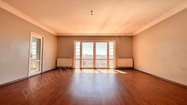 3+1 Apartment for Sale in Türkiye İstanbul Bağcılar Güneşli Mah Site Sui for Loan
