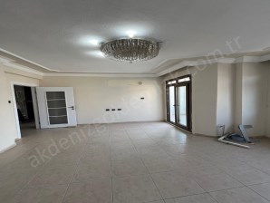 İçi yeni yapıldı.Asansörlü .3+1 Daire