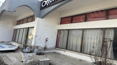 TÜRK KOÇANLI Çok Amaçlı Bina İster Kullan , Depo, Konut, Ticari, Yan Arsada Yarım İnşaat Villa Dahil