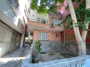 Bağcılar Yıldıztepe Mah Satılık Üç Katlı Komple Bina 132 m2