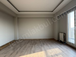Bağcılar Meydana Yakın Site İçinde Teraslı Satılık 2+1 Daire