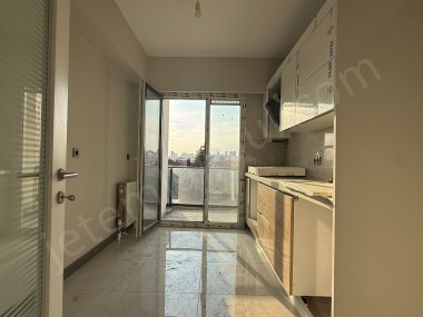 Bağcılar Meydana Yakın Site İçinde Teraslı Satılık 2+1 Daire