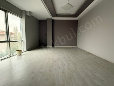 Bağcılar Merkez Mahallesi Kiralık Bölümlenmiş Ofis Katı 200 m2