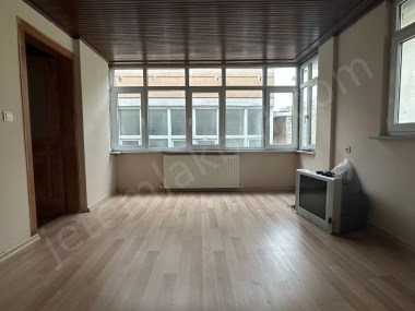 Bağcılar Güneşli Mahallesi Kiralık Teraslı 1+1 Daire