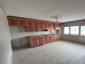 TURGUTLU SATILIK SELVİLİTEPE MAH 2+1 ODA ZEMİN ÜSTÜ 115M2 DOĞALGAZLI BALKONLU KÖŞE DAİRE 