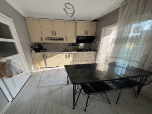 TURGUTLU SATILIK ŞEHİTLER MAH 85M2 2+1 ODA 4. KAT DOĞALGAZLI BALKONLU ÜSTÜ ÇATILI DAİRE