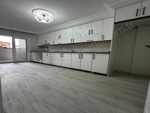 TURGUTLU SATILIK KERVAN YOLU CADDE ÜZERİ 120M2 3+1 ODA ZEMİN ÜSTÜ 1. KAT DOĞALGAZLI 12 YILLIK DAİRE 
