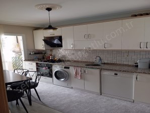 TURGUTLU SATILIK YİĞİTLER MAH 100M2 2+1 ODA 2. ARA KAT DOĞALGAZLI BALKONLU 6 YILLIK DAİRE 