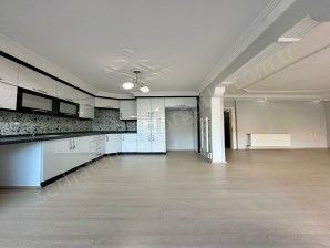 TURGUTLU SATILIK CUMHURİYET MAH 135M2 3+1 ODA 4. KAT DOĞALGAZLI CAM BALKONLU 13 YILLIK DAİRE 