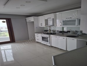TURGUTLU KİRALIK ERGENEKON MAH 135M2 3+1 ODA 4. KAT ASANSÖRLÜ DOĞALGAZLI CAM BALKONLU DAİRE 
