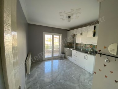 TURGUTLU SATILIK YİĞİTLER MAH 3+1 ODA 115M2 1. KAT DOĞALGAZLI ASANSÖRLÜ BALKONLU 10 YILLIK DAİRE 