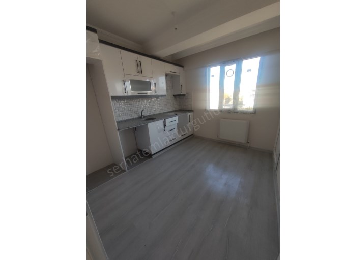 TURGUTLU SATILIK SELVİLİTEPE MAH 80M2 2+1 ODA 4. KAT DOĞALGAZLI ASANSÖRLÜ OTOPARRKLI SIFIR DAİRE 