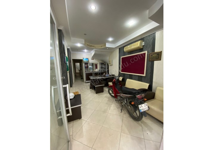 SATILIK DÜKKAN CUMHURİYET MAH 70M2 2 BÖLME MUTFAK LAVABO WC VE BAHÇESİ VARDIR ODALAR 25M2 DİR