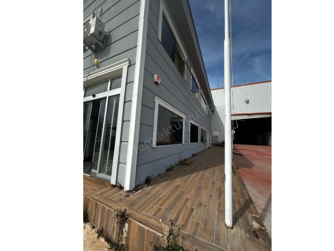 TURGUTLU KİRALIK FABRİKA SARIÇALI YOLU ÜZERİNDE BOŞNAK TEPE MEVKİ 11.500M2 ARSA KAPALI ALAN 7000.M2 