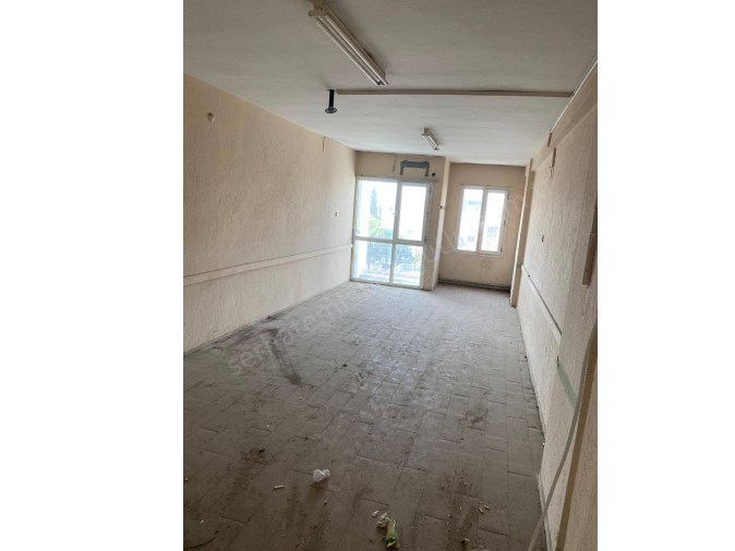 TURGUTLU ALTAY MAH  KİRALIK OFİSLER VE İŞ YERLERİ 9 ADET FİYAT FARKIYLA 30M2 150M2 ARASI 