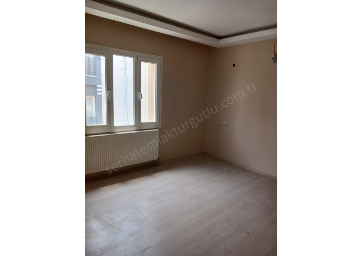 TURGUTLU İSTİKLAL MAH 100M2 2+1 ODA 3. KAT DOĞALGAZLI BALKONLU TEMİZ DAİRE 