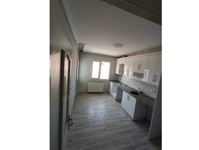 TURGUTLU KİRALIK SELVİLİTEPE MAH 105M2 2+1 ODA 4. KAT ASANSÖRLÜ OTOPARKLI DOĞALGAZLI DAİRE 