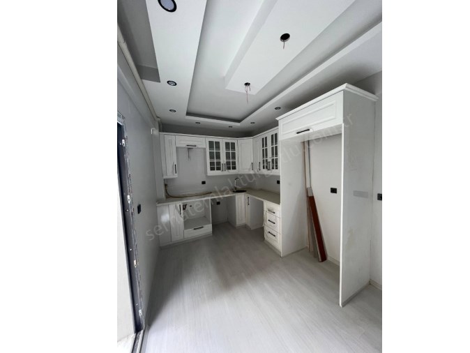 TURGUTLU SATILIK TRİBLEKS BİNA 255M2 TERASLI 5.5+1 ODA 3 KATLI DOĞALGAZLI  OTOPARKLI SIFIR 