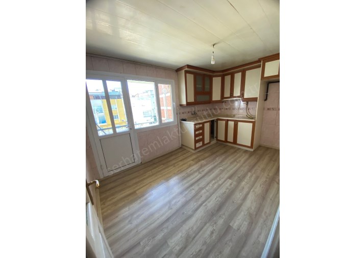 TURGUTLU KİRALIK SELVİTEPE MAH 3CÜ KAT 1+1 DOĞALGAZLI TERASLI DAİRE